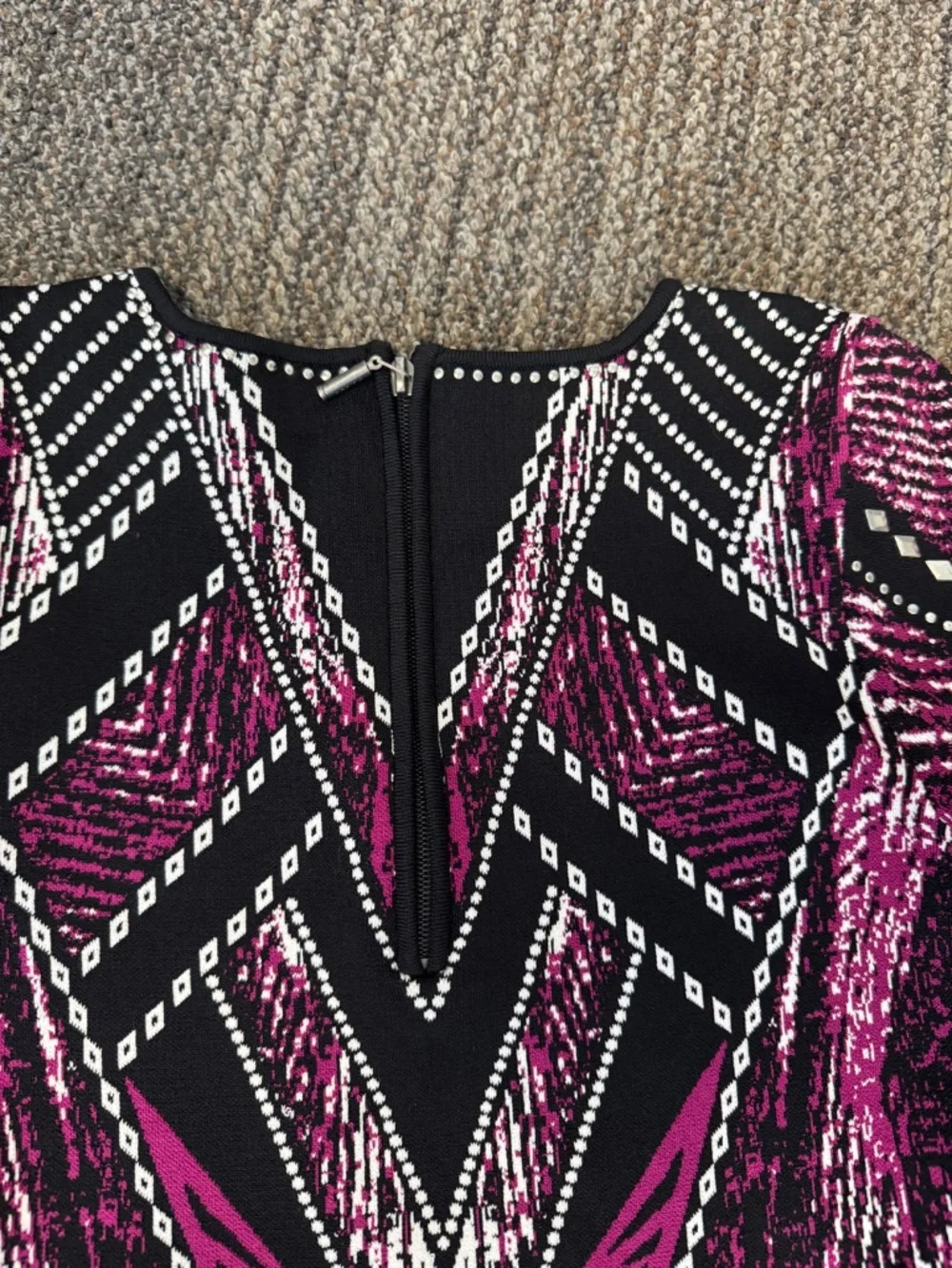 GUESS DRESS SMALL - Picture 3 of 3